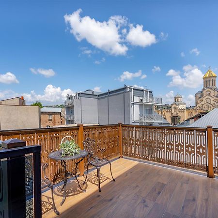 Iris Hotel Tbilisi Buitenkant foto