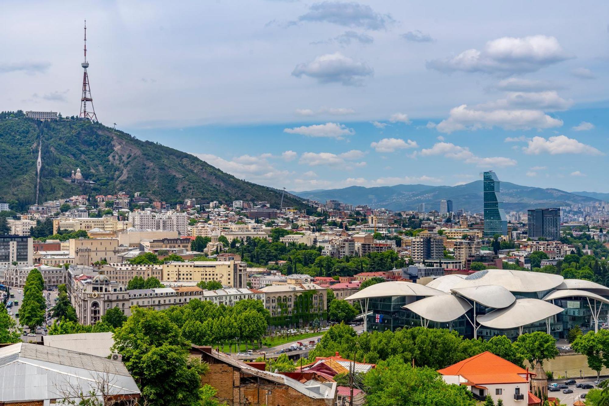 Iris Hotel Tbilisi Buitenkant foto