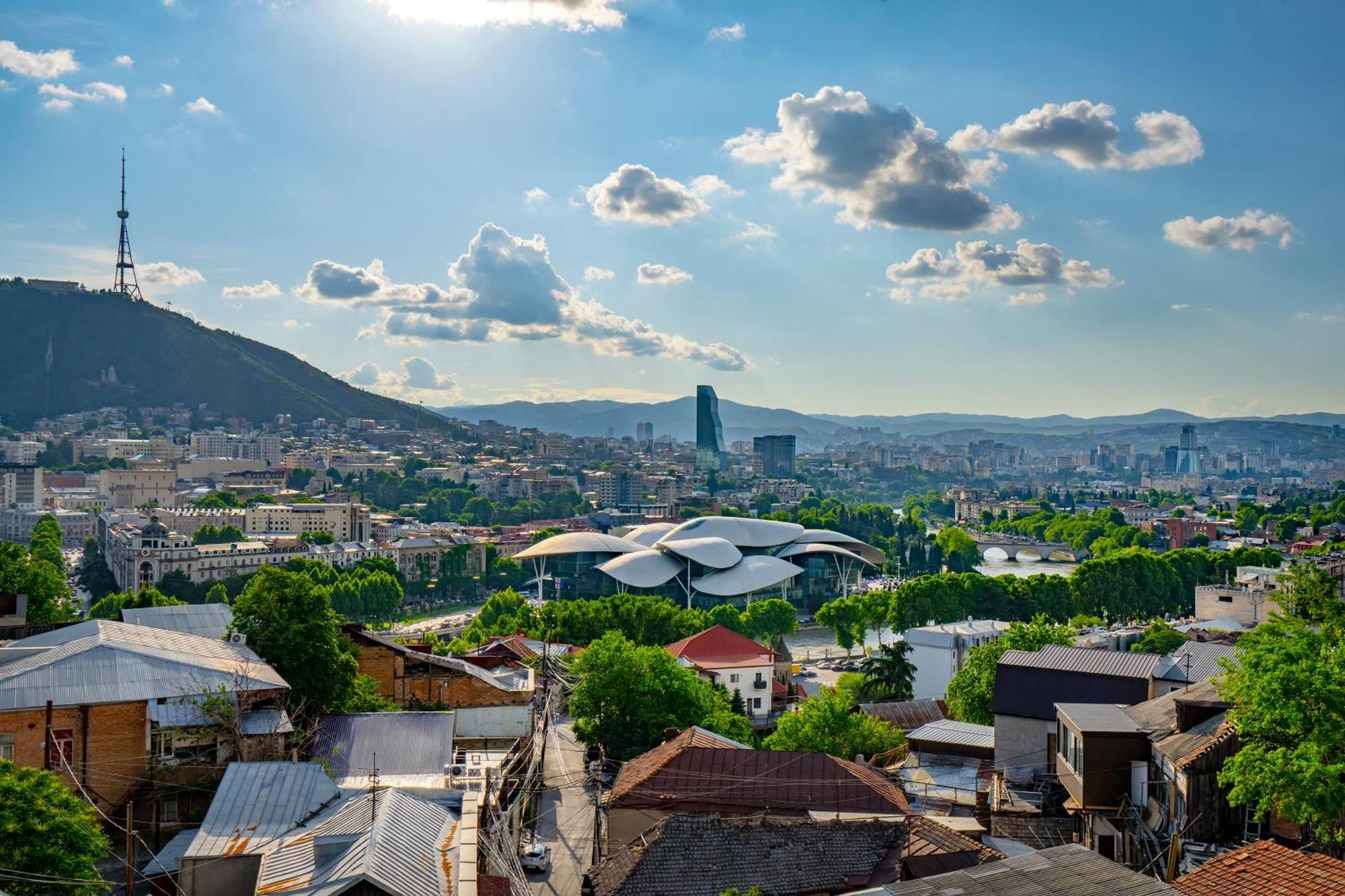 Iris Hotel Tbilisi Buitenkant foto