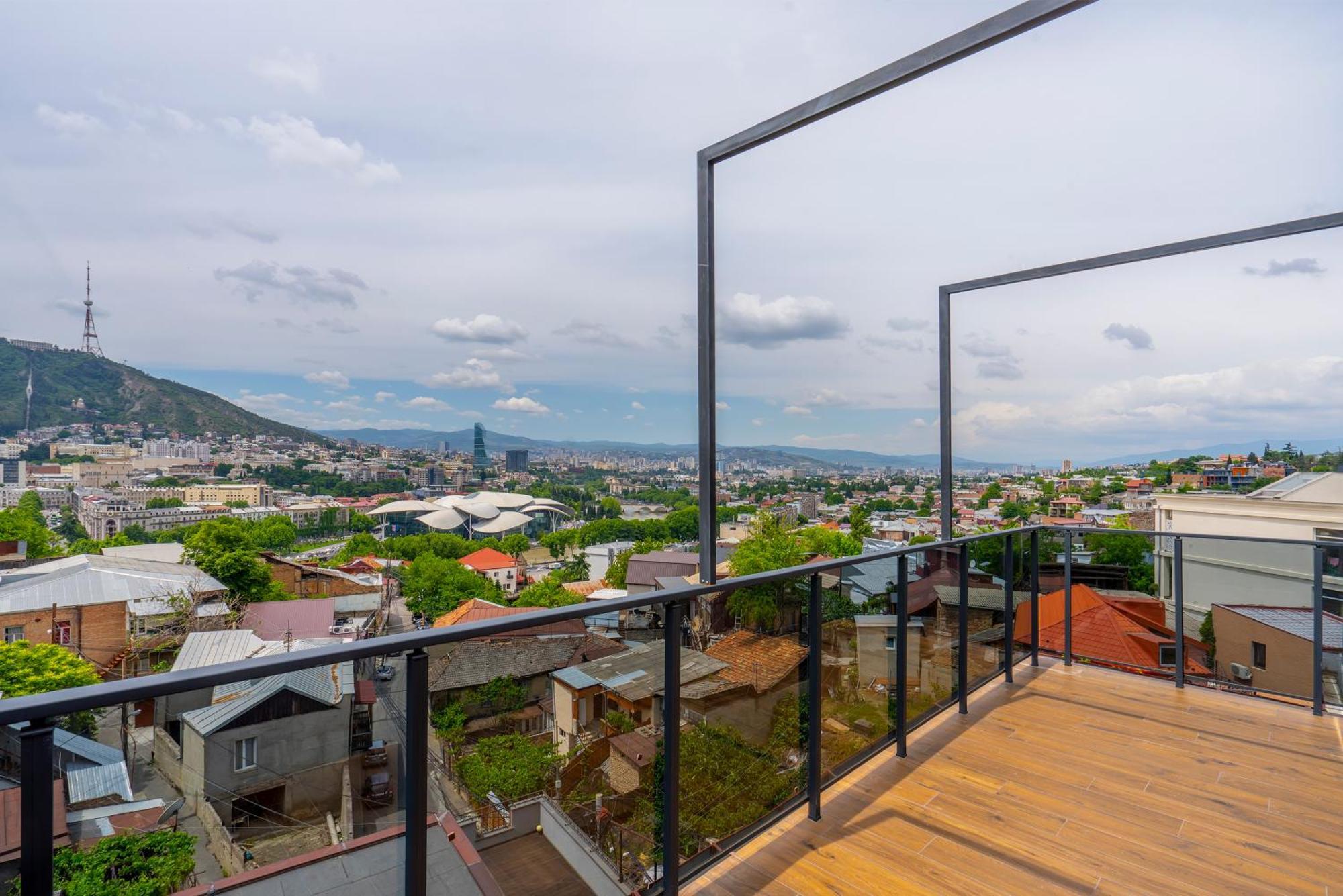 Iris Hotel Tbilisi Buitenkant foto