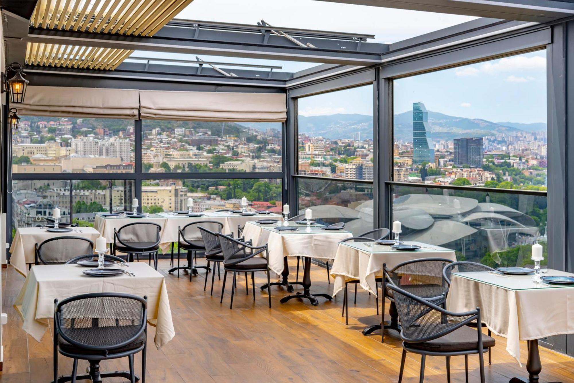 Iris Hotel Tbilisi Buitenkant foto