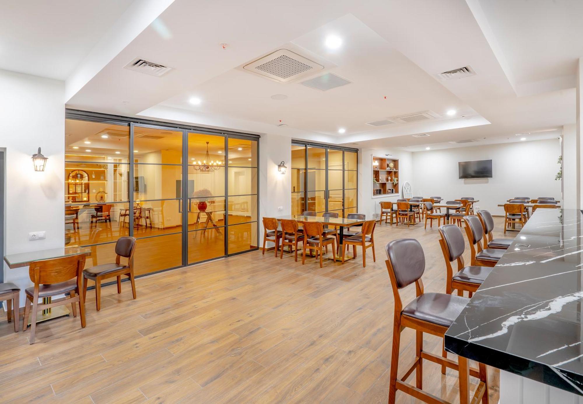 Iris Hotel Tbilisi Buitenkant foto