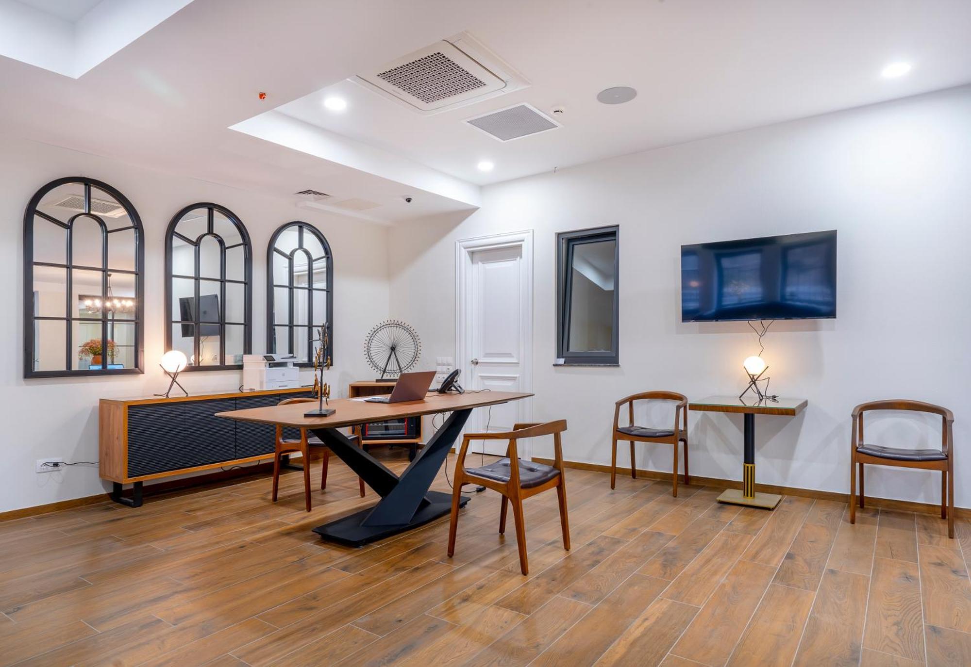 Iris Hotel Tbilisi Buitenkant foto