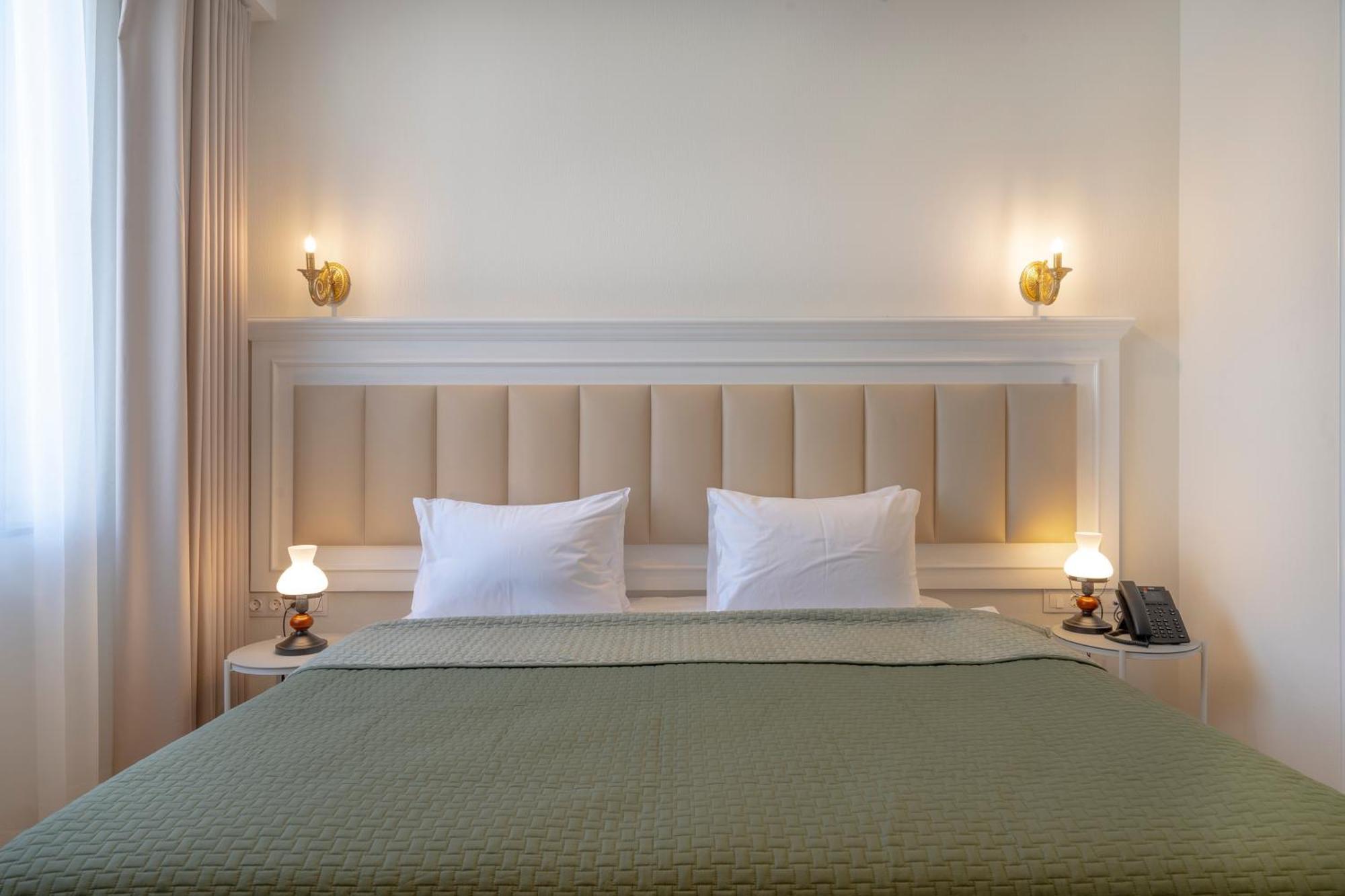 Iris Hotel Tbilisi Buitenkant foto