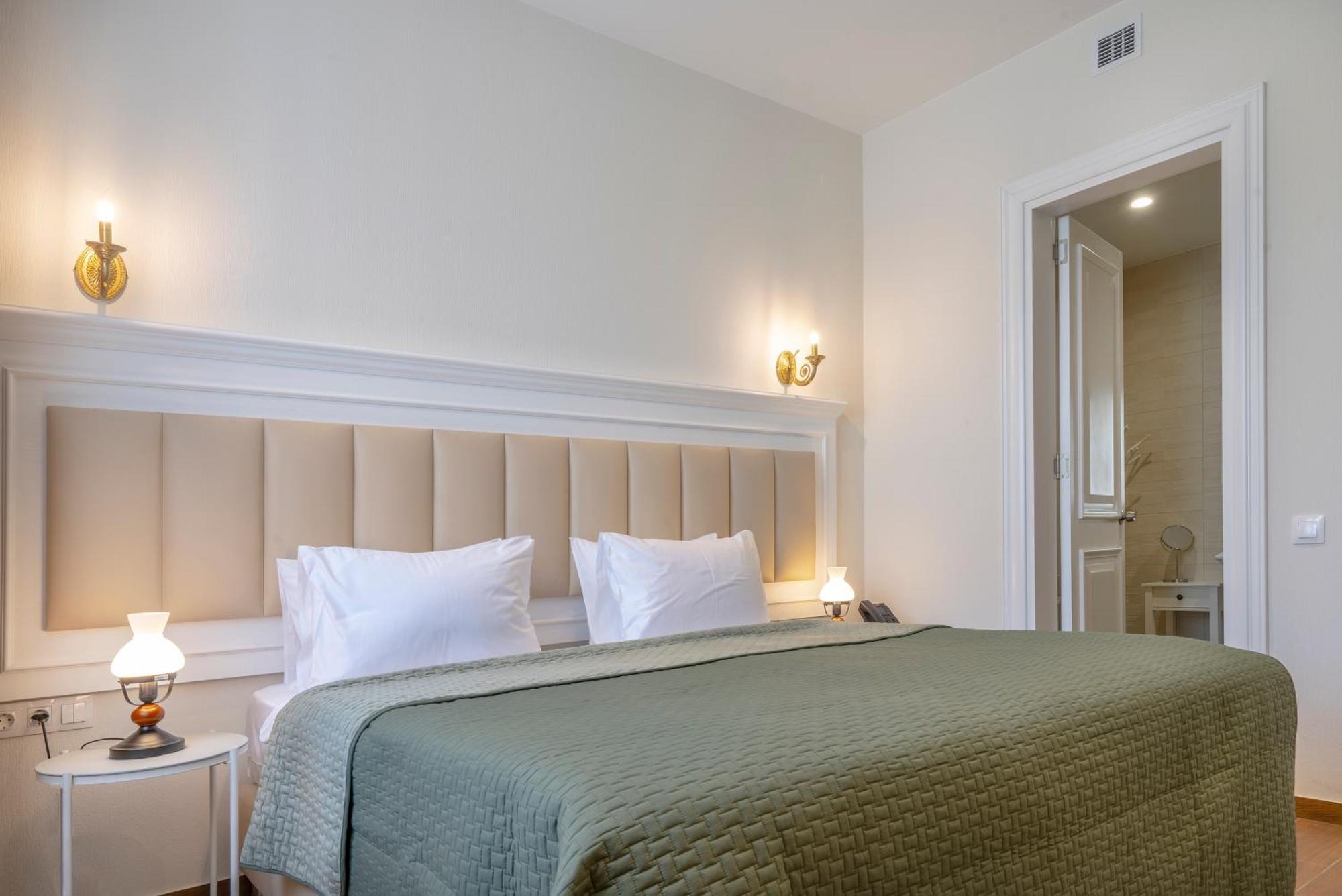 Iris Hotel Tbilisi Buitenkant foto